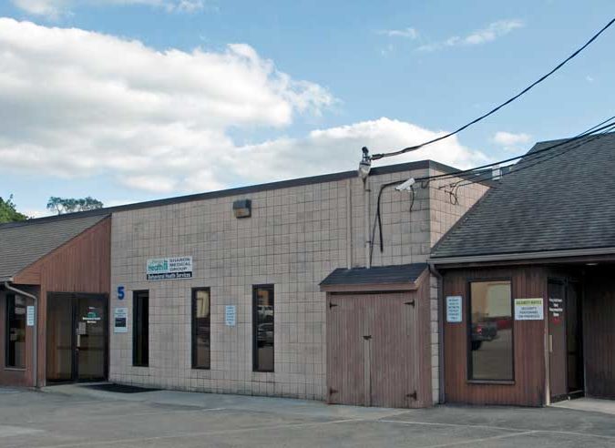 Exterior building and parking lot of Dayton Way Health Center in Sharon, PA