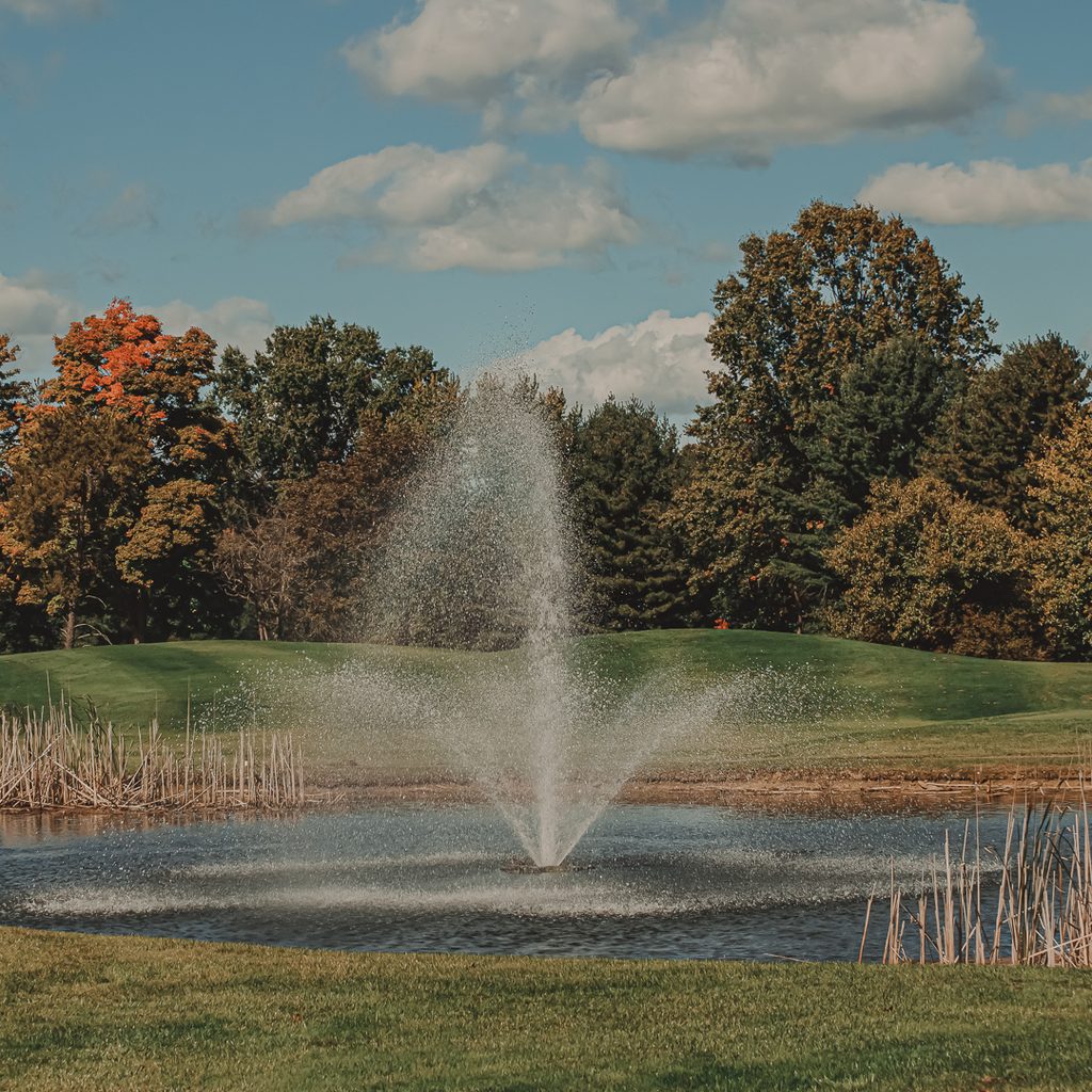 A landscape photo of the golf course's fountain